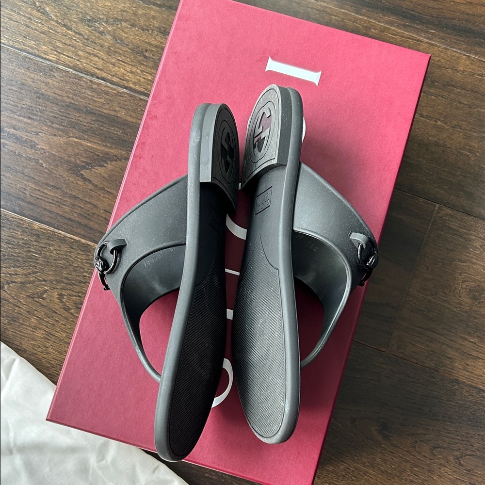 Gucci Horsebit Thong Sandals - Picture 3 of 7